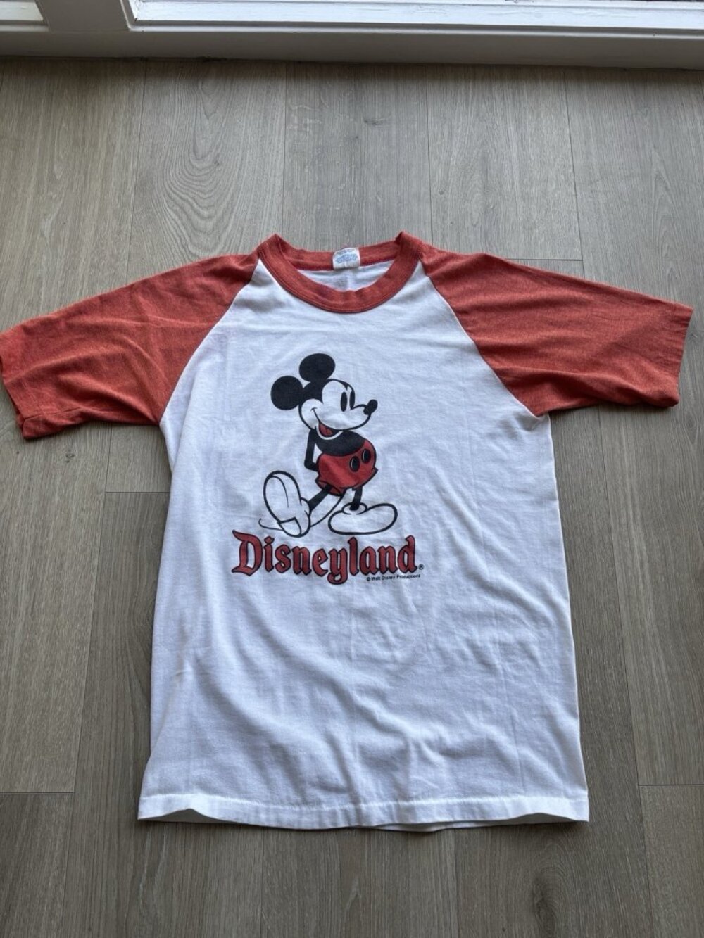Vintage 1980’s Mickey Mouse Disneyland Sz. S Single Stitch Baseball Tee USA